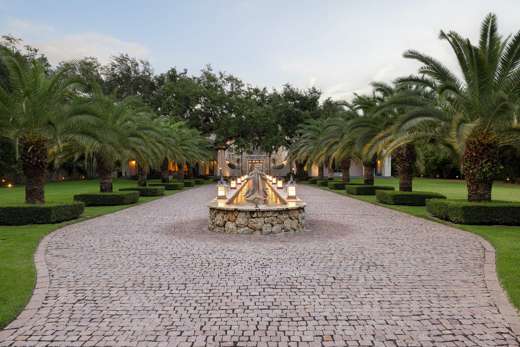The palm allée at the estate